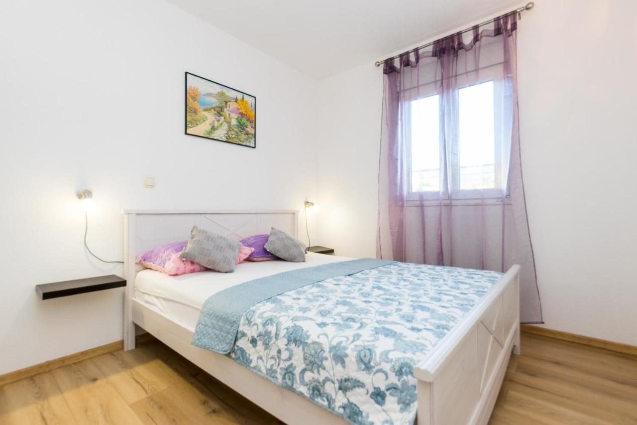 Apartments And Rooms With Parking Space Grebastica, Sibenik - 17831 Exterior foto